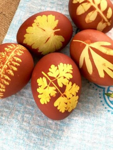 Decorate beautiful Easter Eggs with NO deisgn skills or artificial colors!!