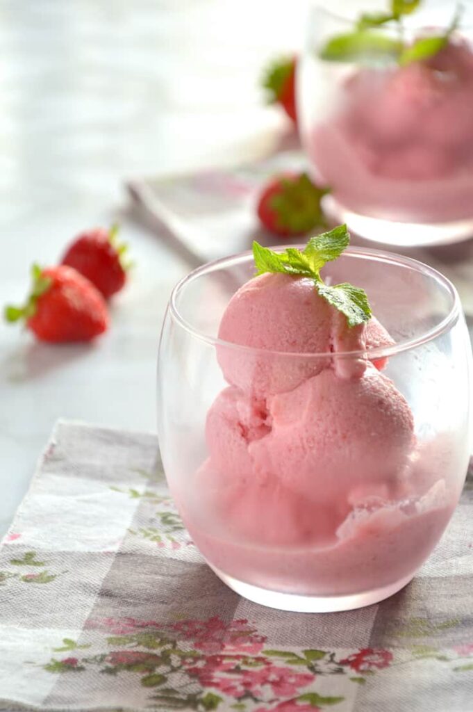 Delicious Strawberry Gelato (Without an Ice Cream Maker!)