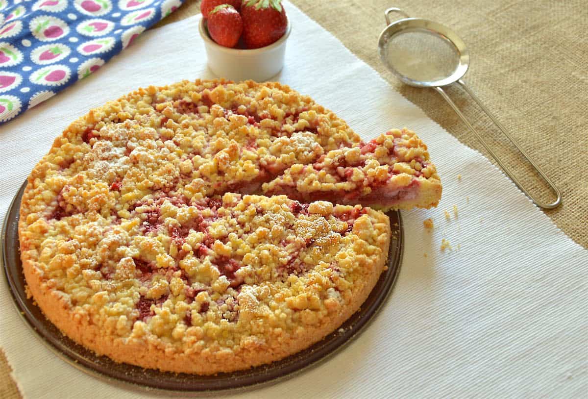 Delicious Strawberry Crumble Cake - Recipe