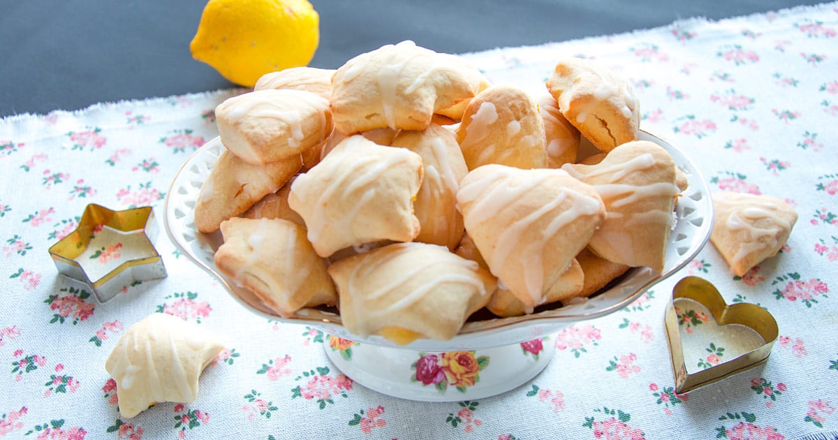 Lemon Shortbread Cookies with Cream Filling