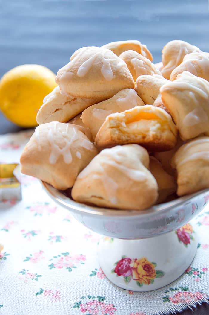 Lemon Shortbread Cookies with Cream Filling