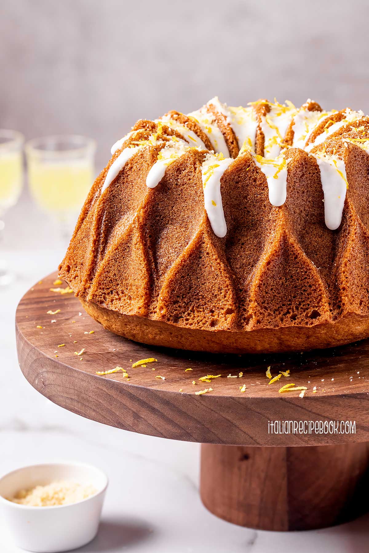 limoncello cake with a glaze