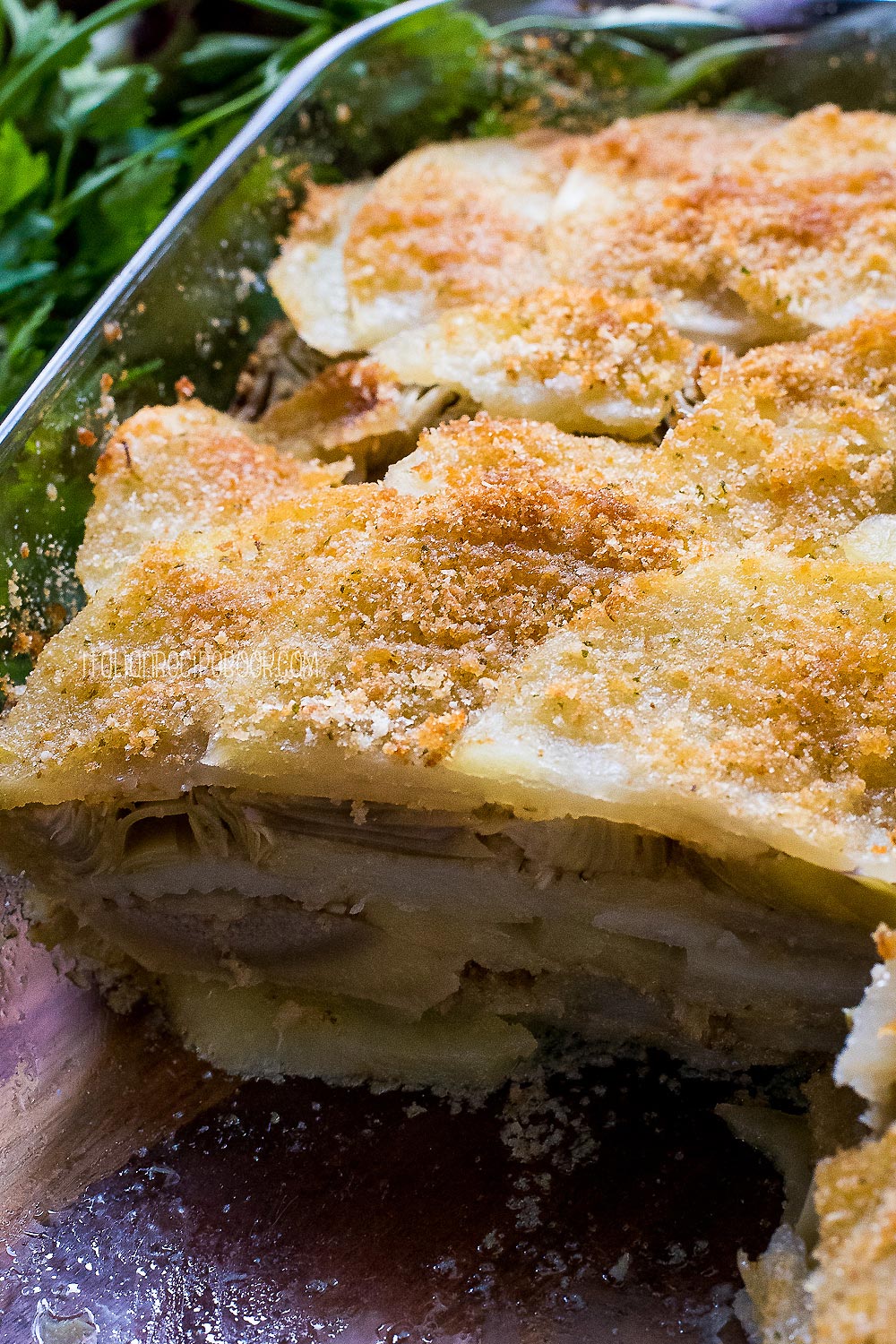 Potato and artichoke casserole, view of the layers.