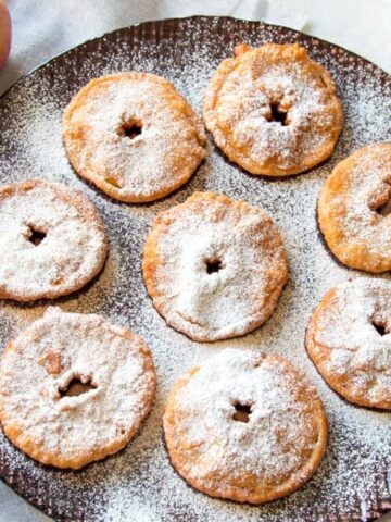 Apple Fritters {Two Ways} -> Finger-licking-good!