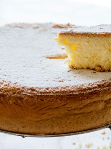 The BEST Sponge Cake Recipe {No baking powder, no butter}