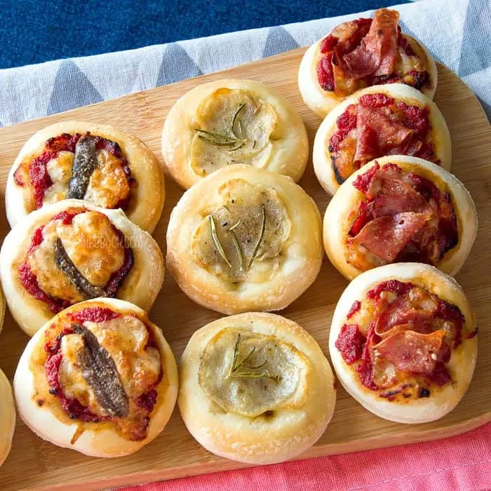 Pizzette {Mini Pizza Bites with Assorted Toppings}