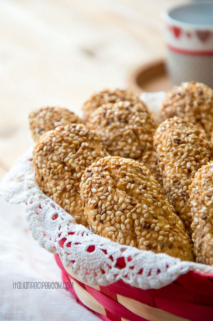 Easy To Make Italian Sesame Cookies {Reginelle}