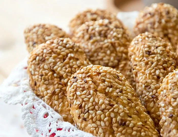 Easy To Make Italian Sesame Cookies {Reginelle}