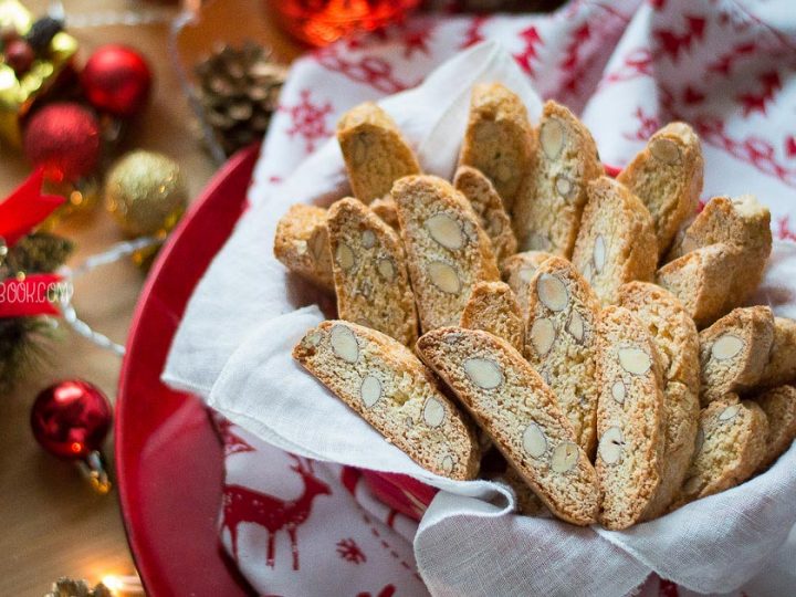 Cantucci {Almond Biscotti From Tuscany}