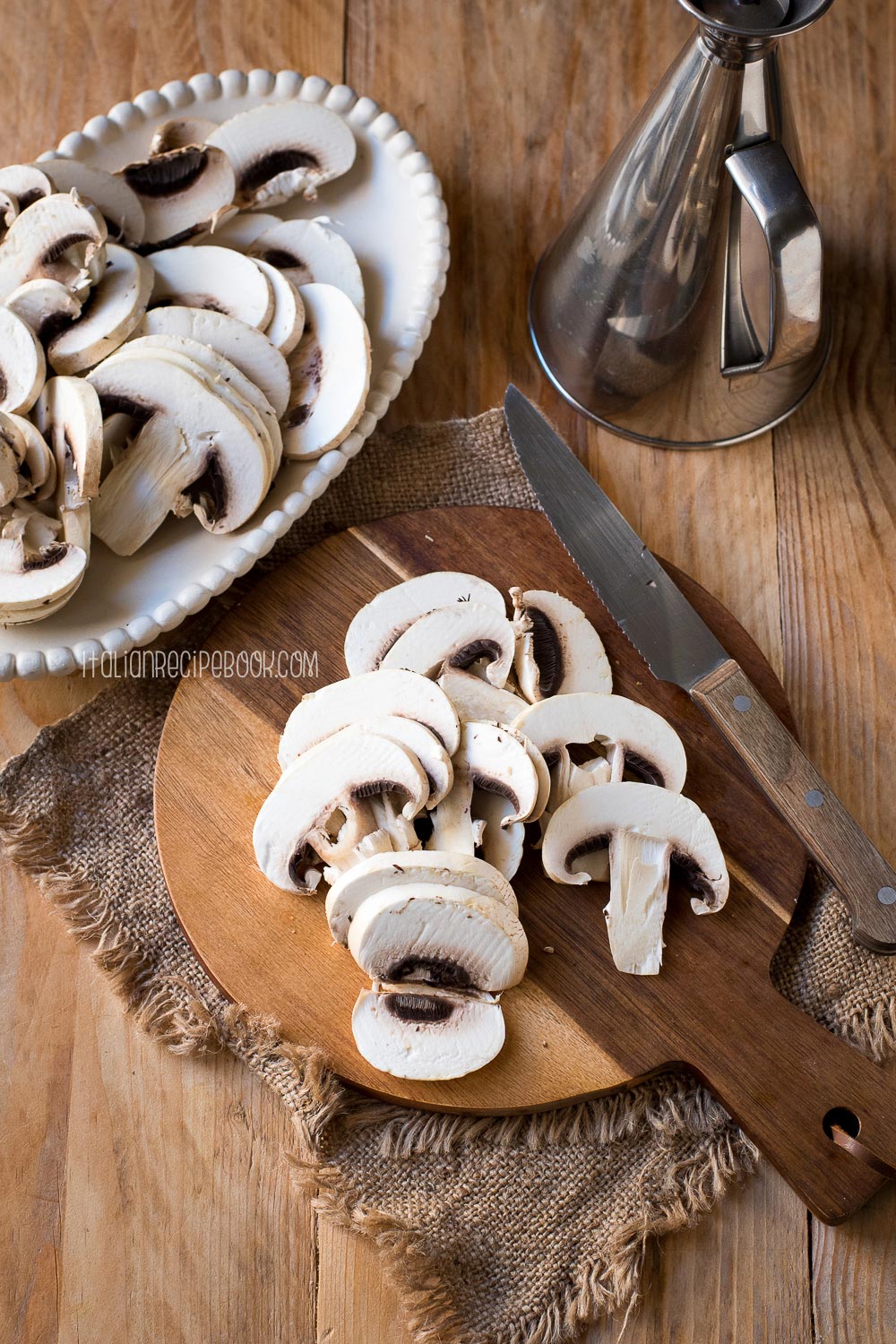 sliced button mushrooms