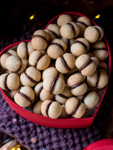 italian lady's kisses cookies