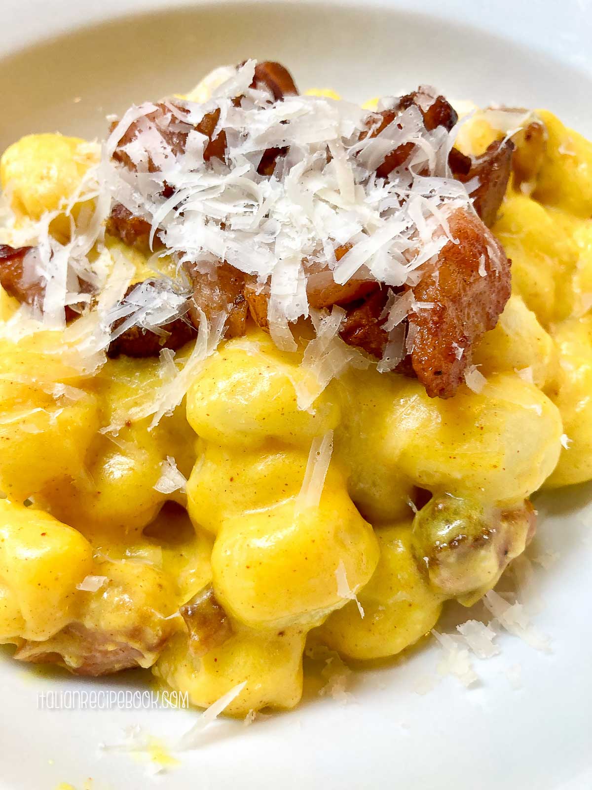 creamy gnocchi carbonara in a plate