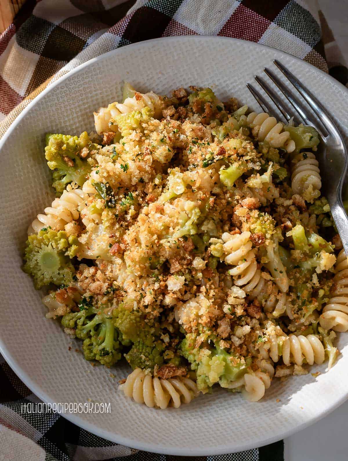 Pasta with Romanesco broccoli and breadcrumbs.