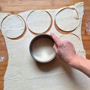 Cutting discs from dough.